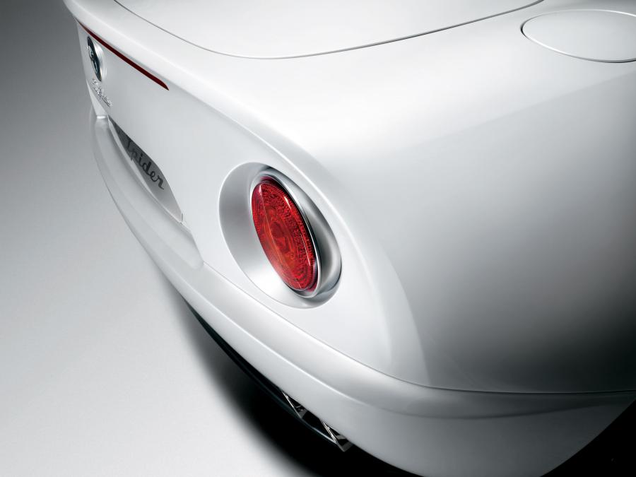 Детали экстерьера Alfa Romeo 8C Spider 2008 года  (фото 12 из 46)